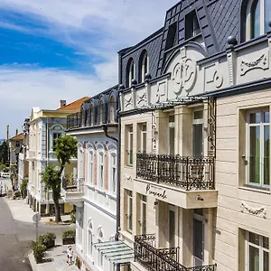 Boutique Promenade Hotel